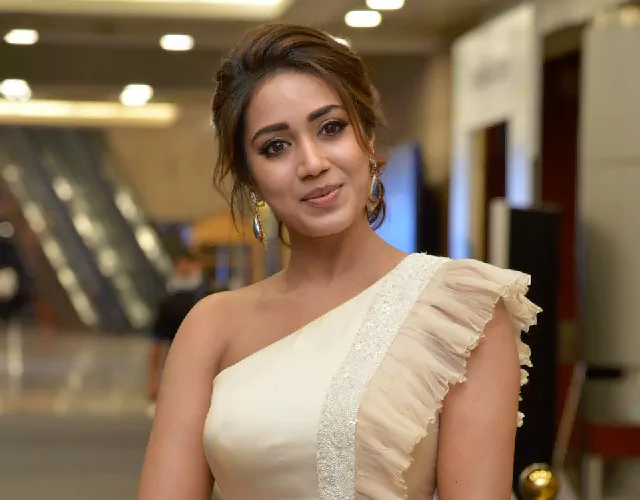 Actress Nivetha Pethuraj Photos